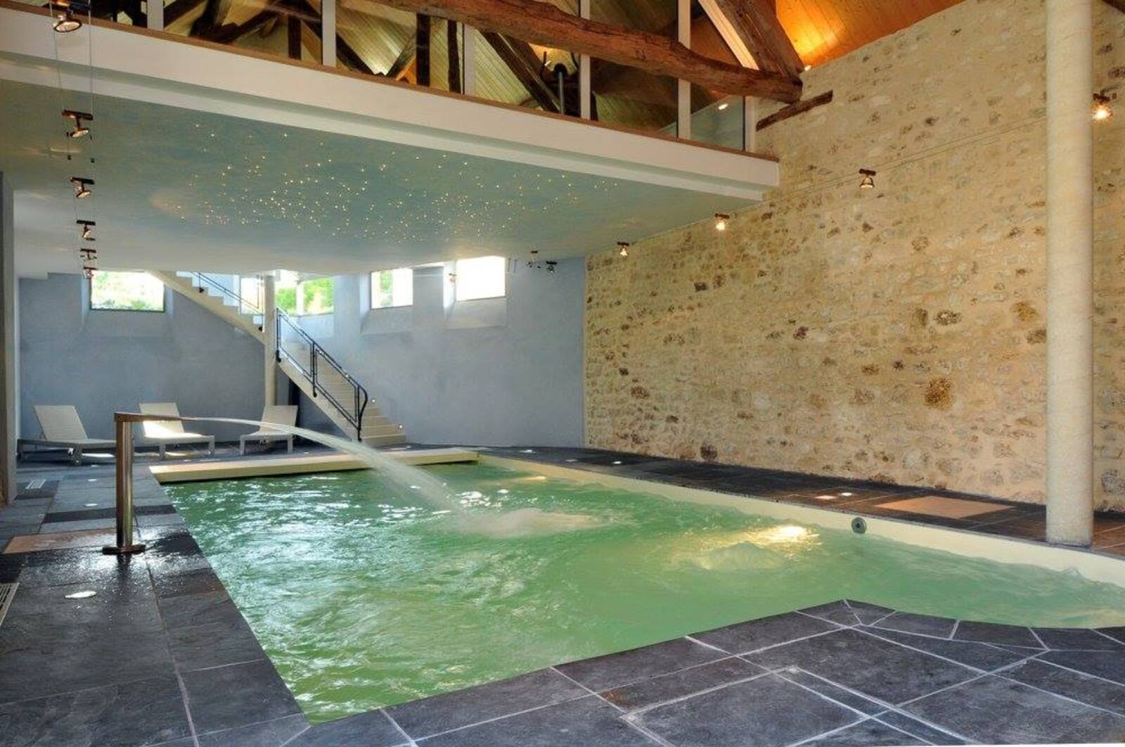 Piscine intérieur